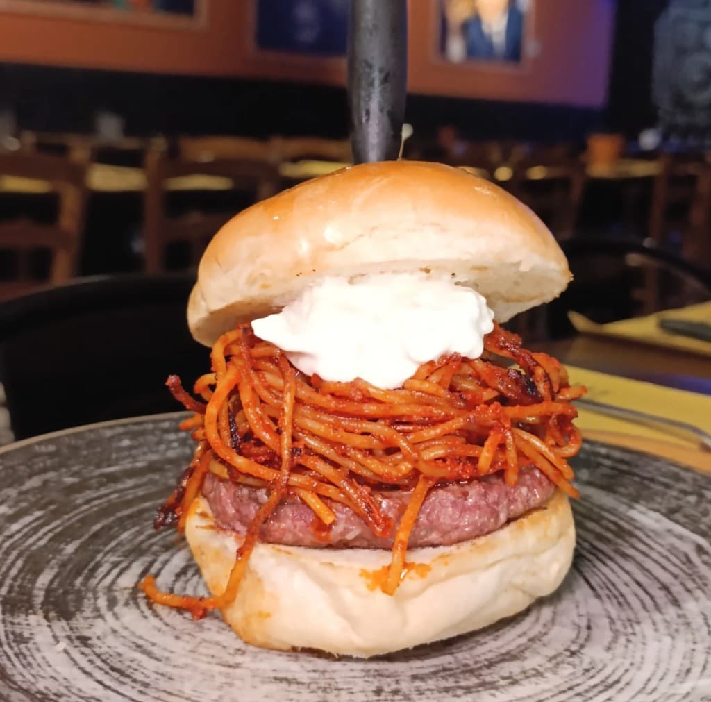 Assassina Pork burger con spaghetti